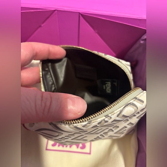 Fendi Skims Pouch🩷 - Picture 5 of 13